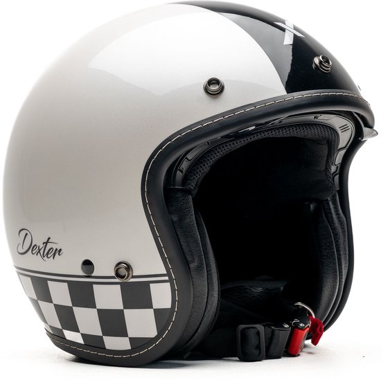 Casque Dexter blanc avec bordure à damier noir et blanc et une bande noire avec une croix blanche.