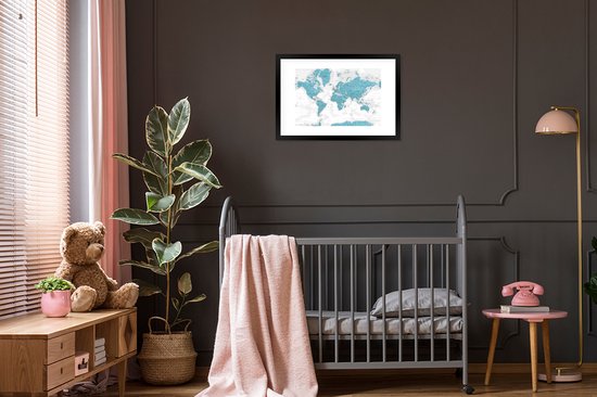 Photo encadrée - Carte du monde bleu clair donne un aspect ancien cadre photo noir avec passe-partout blanc 60x40 cm - Affiche encadrée (Décoration murale salon / chambre)