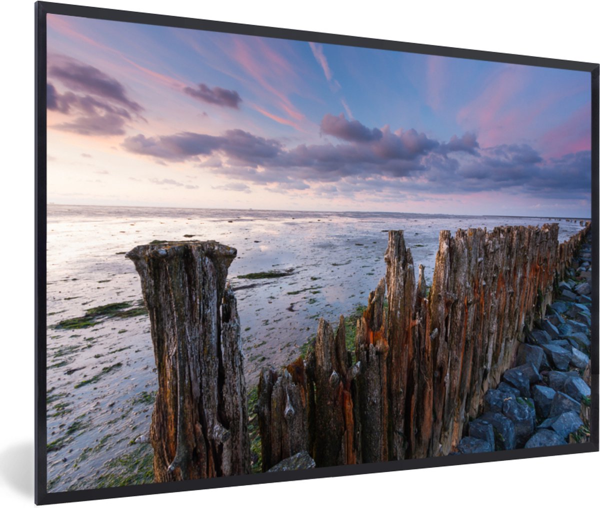 Poster in lijst - Fotolijst 60x40 cm - Posters - Palen in de Waddenzee bij Moddergat - Pos