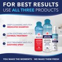 Drie TropiClean OxyMed producten: shampoo, behandeling en spray, op een blauwe achtergrond met tekst.