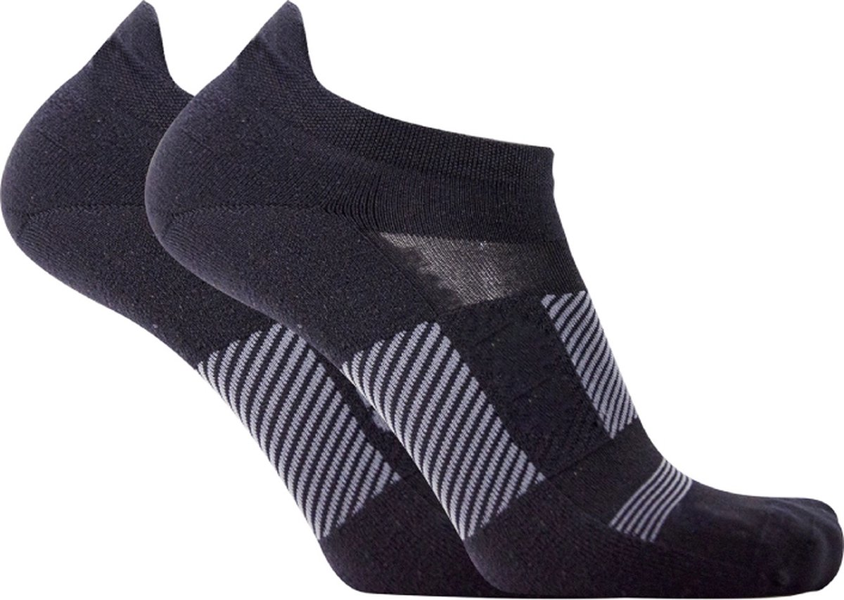 OS1st TA4 thin air compressie sneakersokken maat M (39-43.5) – zwart – sportsokken – verkoelend – temperatuurregulerend - naadloos – voorkomt blaren – verbeterd de doorbloeding
