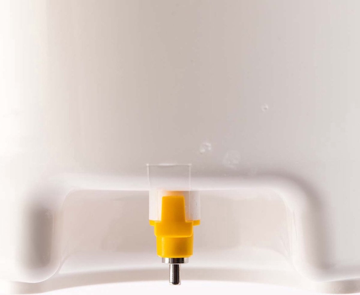 UniEgg Feeder 12kg Drinker 11 Liter (Groen) - automatisch en UniEgg Feeder 12kg Drinker 11 Liter (Groen) - automatisch en