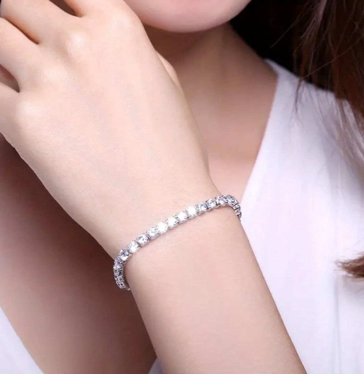 Leerella Stijlvolle Driekleurige (Zilverkleurig) Tennisarmband voor Elegante Sportieve Looks