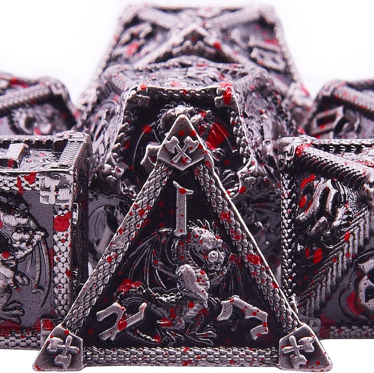 Polyhedrale dobbelstenen set van 7 met doos - D20, D12, D10, D8, D6, D4 voor RPG, bordspellen en tabletop games (Antiek IJzer met Bloed)