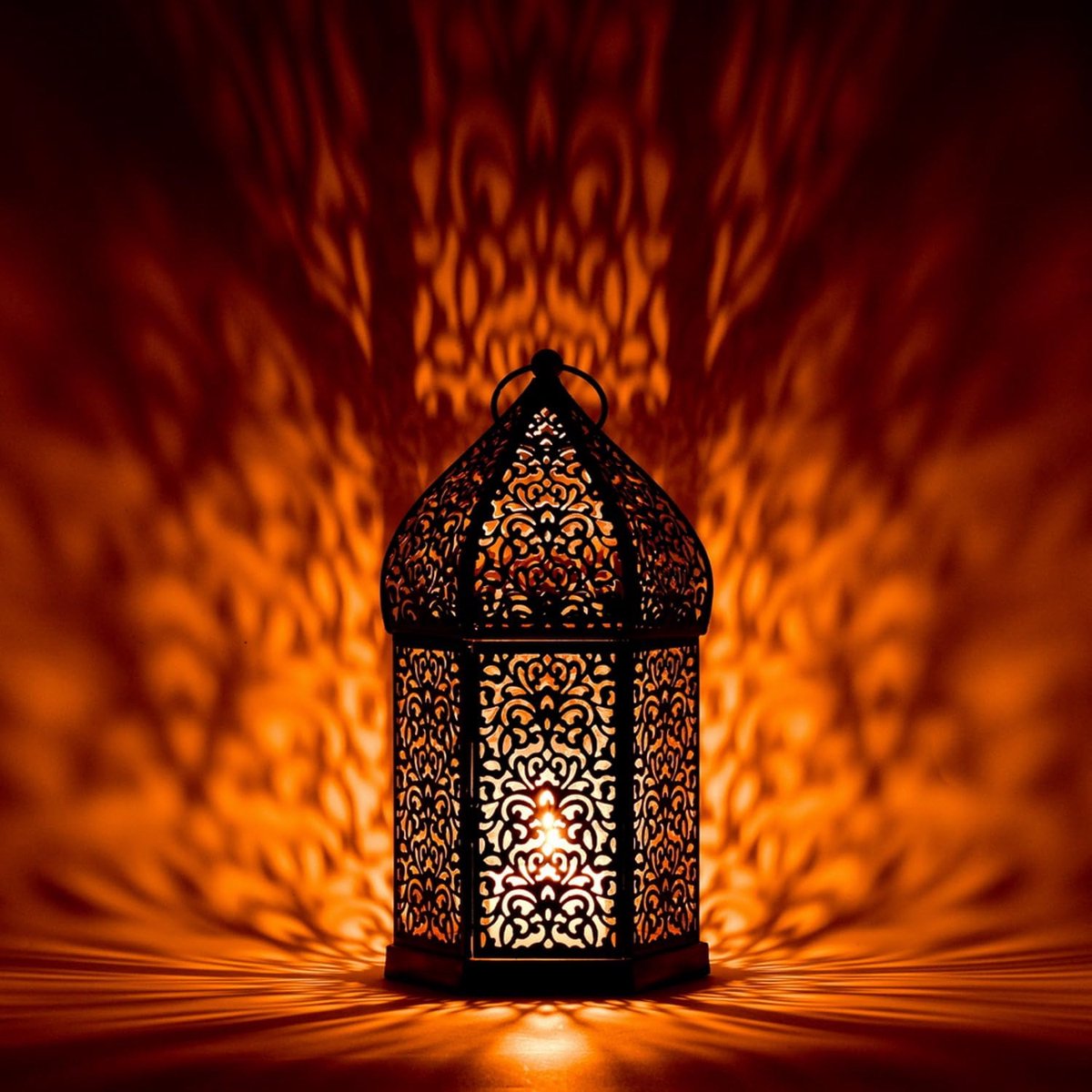 Oosterse Lamp - Metal Lantaarn - Sfeervolle Decoratie - Handgemaakte Pracht - 27 cm Hoog - Goud