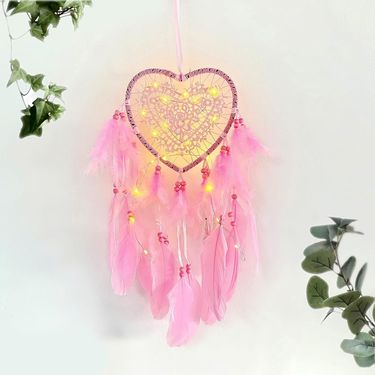Dailygoods - Dailygoody - Dromenvanger - LED-verlichting - Roze veren - Muurdecoratie - Verjaardagscadeau - Geschikt voor meisjes en vrouwen