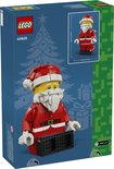 Doos met LEGO opgeschaalde Kerstman minifiguur in rood pak en kerstmuts.