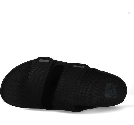 Zwarte synthetische slipper met twee banden en klittenbandsluiting, van bovenaf gezien met REEF logo.