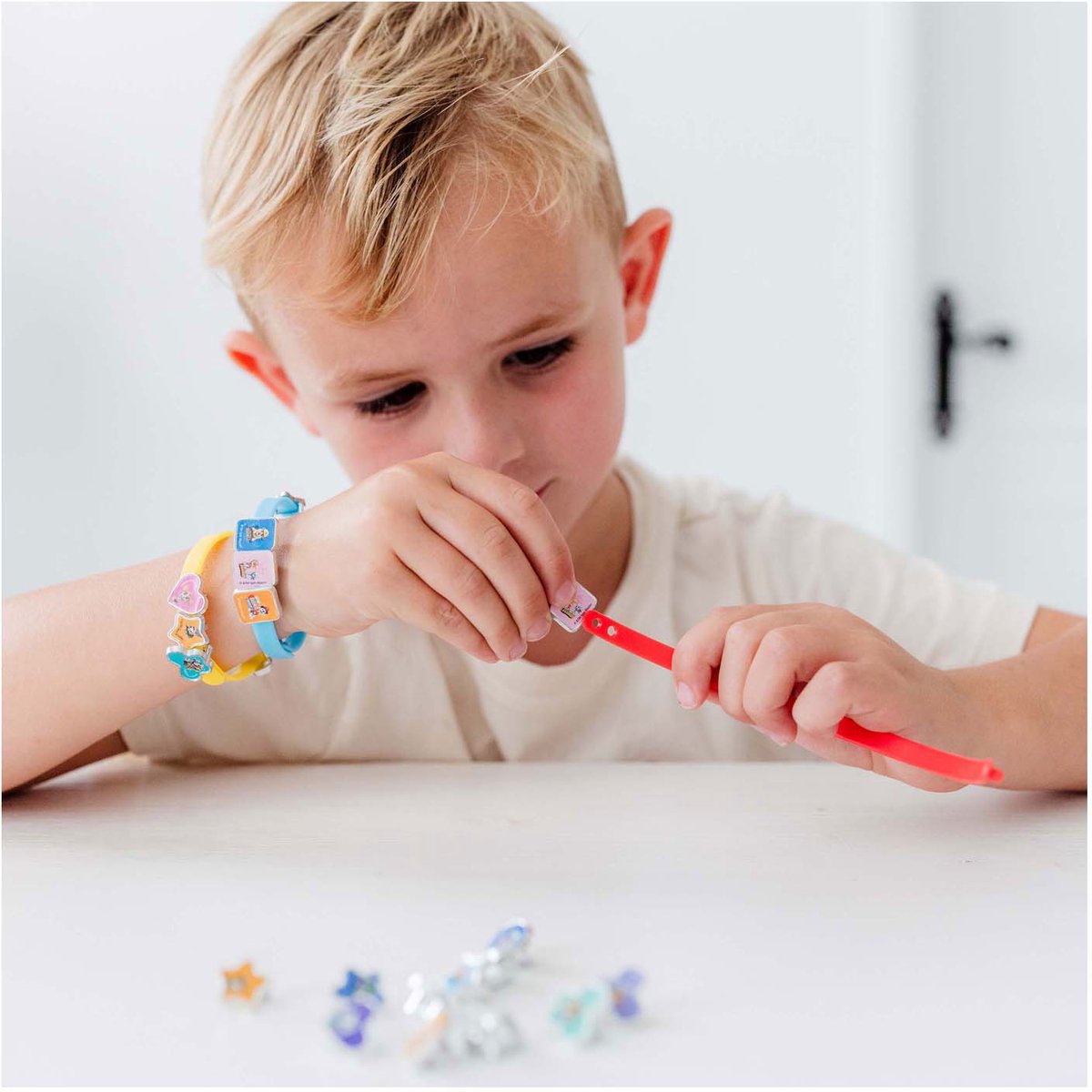 PAW Patrol speelgoed - 3 schuif armbandjes maken met 18 bedels Totum knutselset sieraden - junior meisjes en jongens vanaf 3 jaar — afbeelding 9