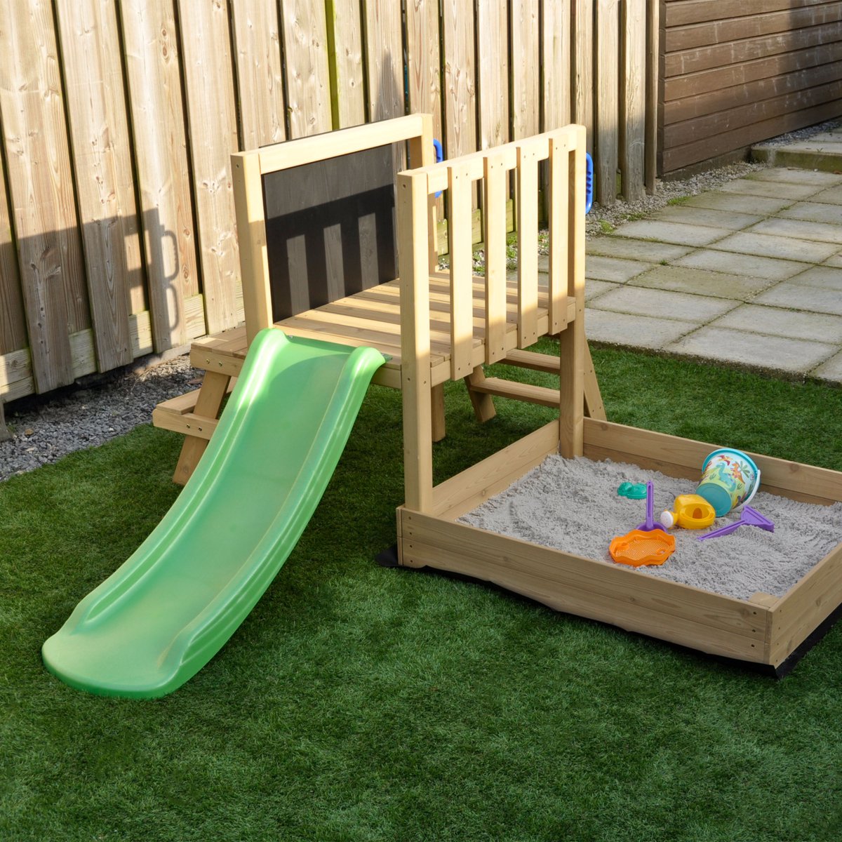 AXI Leah Mini Speeltoren met Zandbak en Picknicktafel –Limoen groene Glijbaan – Met Krijtbord – FSC hout – Klein speeltoestel voor de tuin / buiten — afbeelding 5