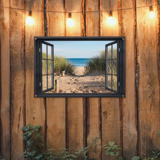 Decoratieve poster met een open raam dat uitkijkt op een zonnig strand met duinen en de zee.