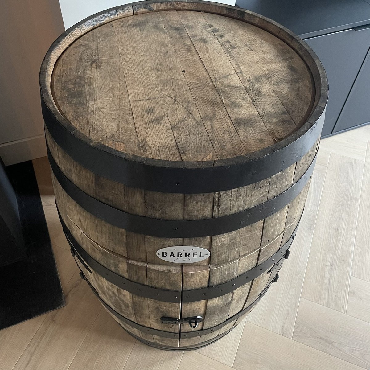 Wijnrek Single Malt - 190 liter Eiken Whiskyvat - Ruimte voor 22 flessen