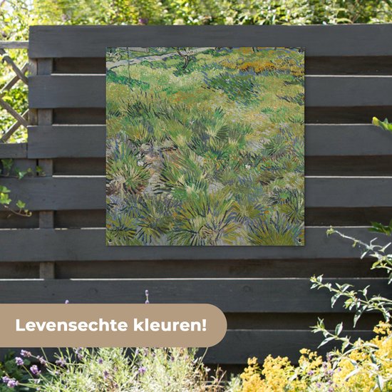 Tuinposter 100x100 cm - Tuindecoratie Grasveld met bloemen en vlinders - Schilderij van Vincent van Gogh - Poster voor in de tuin - Buiten decoratie - Schutting tuinschilderij - Tuindoek muurdecoratie - Wanddecoratie balkondoek