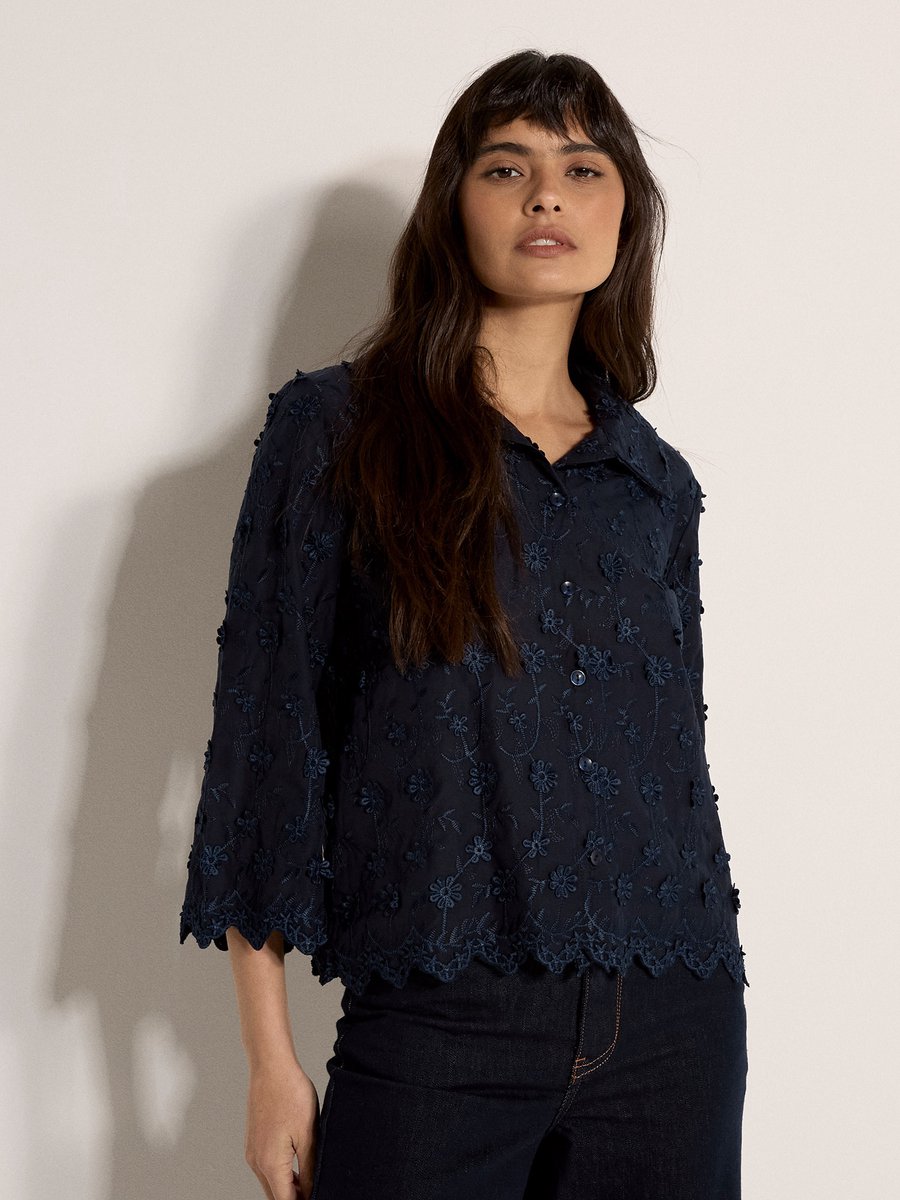 Kort shirt met bloemenapplicaties