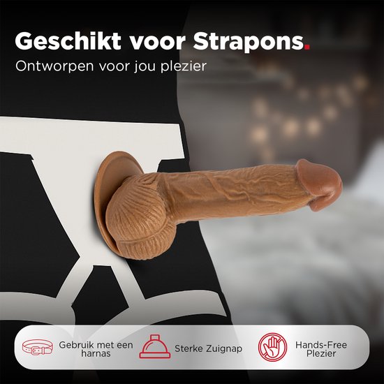 Realistische dildo met balzak en zuignap, geschikt voor harnas