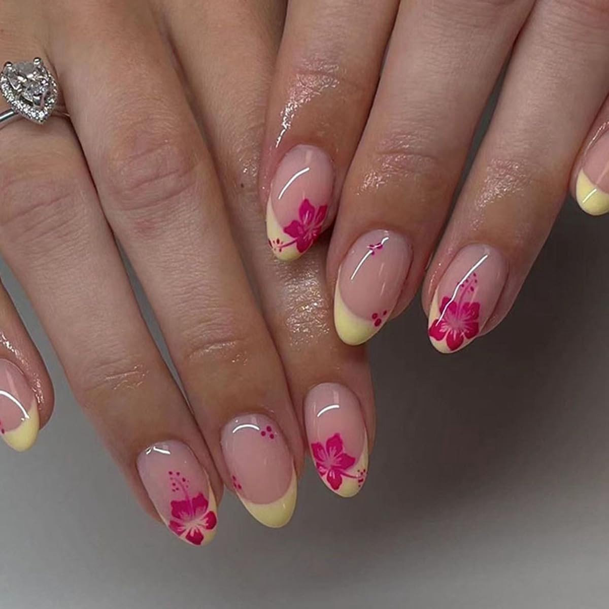 Kunstnagels met Rode Hawaiiaanse Bloemen, 24 Stuks Korte Ovale Acrylnagels voor de Zomer, Ideaal voor Feestjes en Speciale Gelegenheden