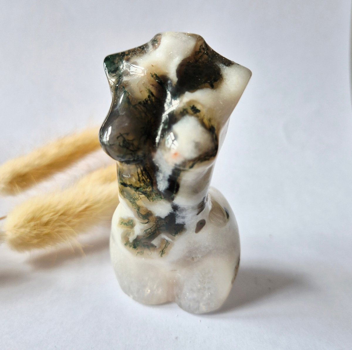 Mosagaat vrouwenbeeldje 8 cm (#22) – handgeslepen edelsteen carving