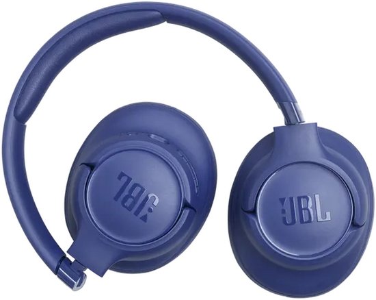 Opvouwbare blauwe JBL Tune over-ear koptelefoon, met JBL logo op de oorschelpen.
