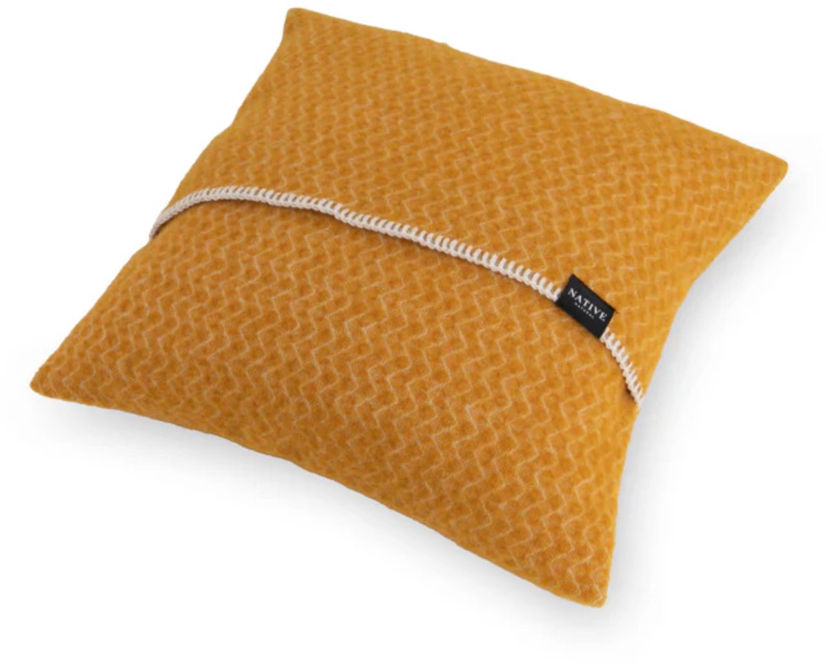 WOOOL® Kussen - WAVES (Okergeel) - 45x45cm - 100% Wol