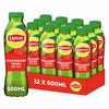 Doos met 12 flessen Lipton Strawberry Green Ice Tea van 500 ml. De flessen hebben een groen label met aardbeien en het Lipton logo.
