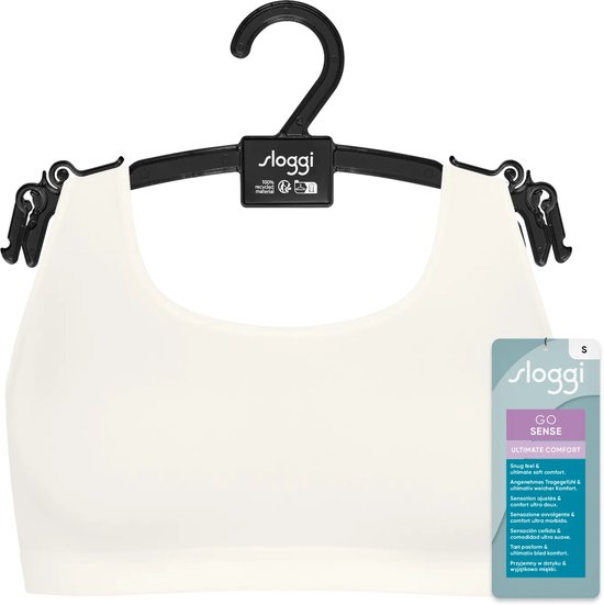 Off-white beha hangend aan een kledinghanger, met een Sloggi GO SENSE label.