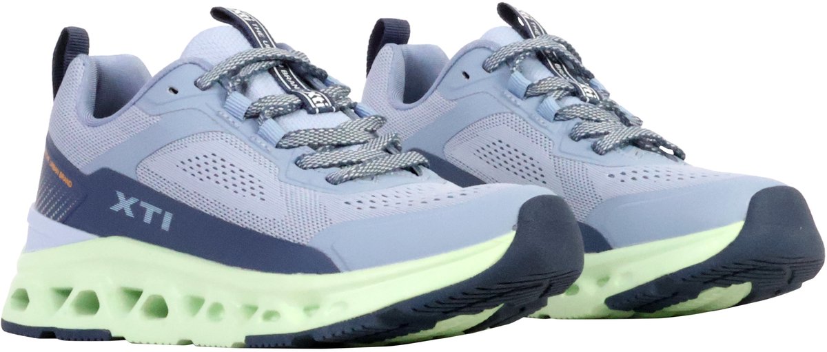 Sneakers met veters