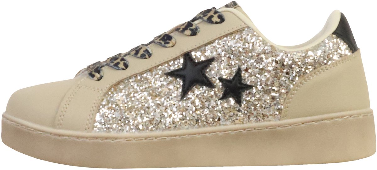 Sneakers met veters