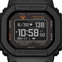 Nog een close-up van het gedetailleerde digitale display van een zwart G-Shock horloge met tijd, datum en hartslag.