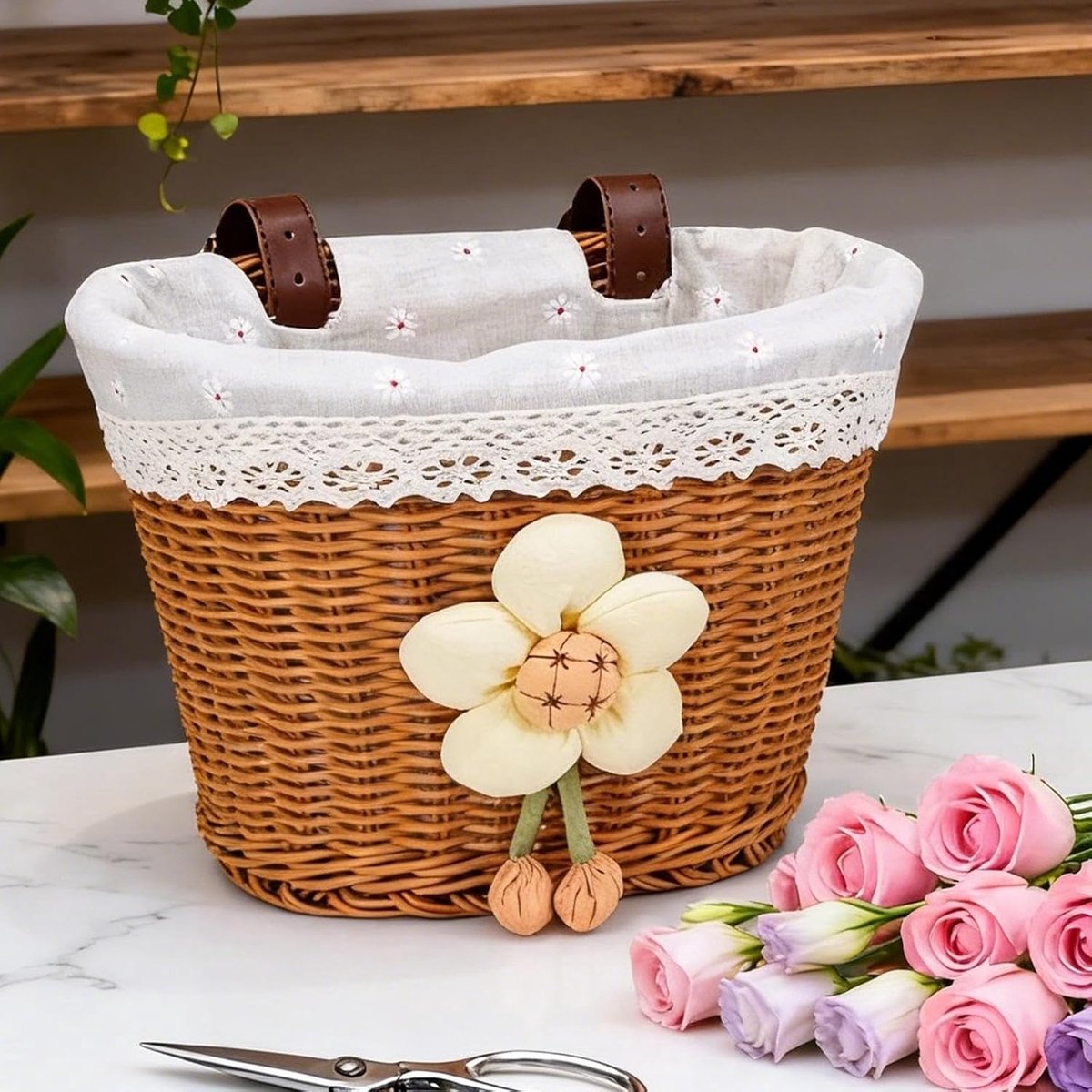 Fietsmand Voor - Stuurmand Kinderfiets - Spullen Opbergen - Handgeweven Bloemen - 21x16cm - Gele Bloem