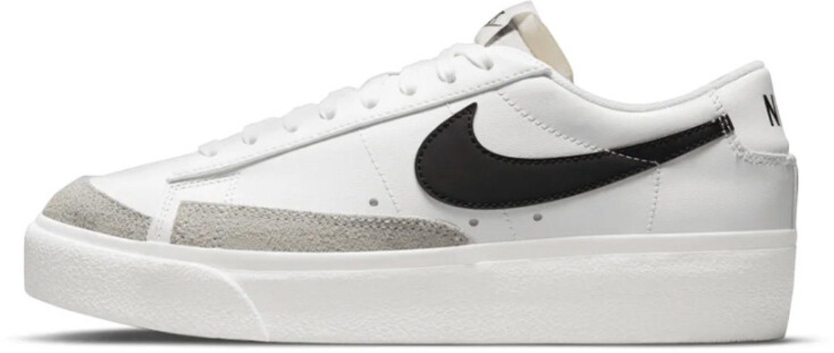 Nike W Blazer Low Platform Dames Sneakers -Sail-Team Zwart