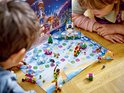 Kinderen spelen met een LEGO Disney adventskalender met kerstboom, kasteel en prinsessen