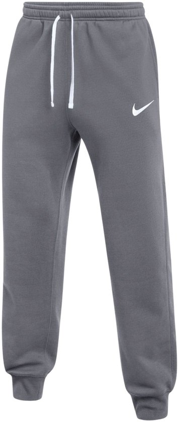 Donkergrijze Nike joggingbroek met witte veters en een wit Nike logo.