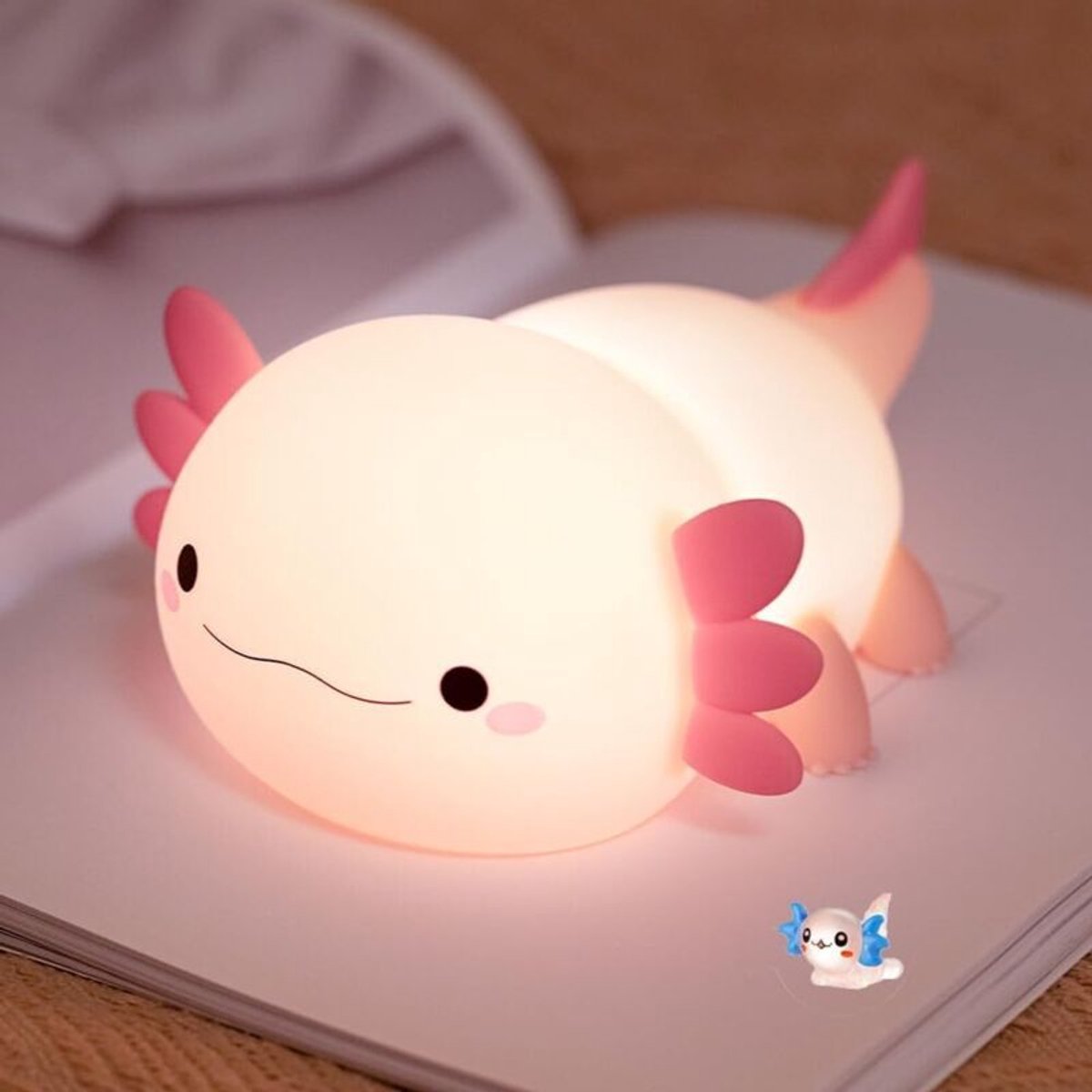 Schattig nachtlampjegeschikt voor de kinderkamer in de vorm van een salamander, gemaakt van siliconen, geschikt voor aanraakbediening, USB-opladen, roze.