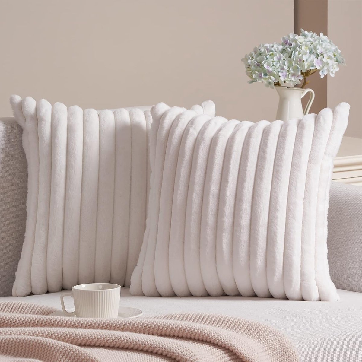 Kussenhoezen 60 x 60 cm Set van 2 Gestreept Wit Crème Pluche Ultra Zacht Fluffy Decoratief voor Bank en Slaapkamer