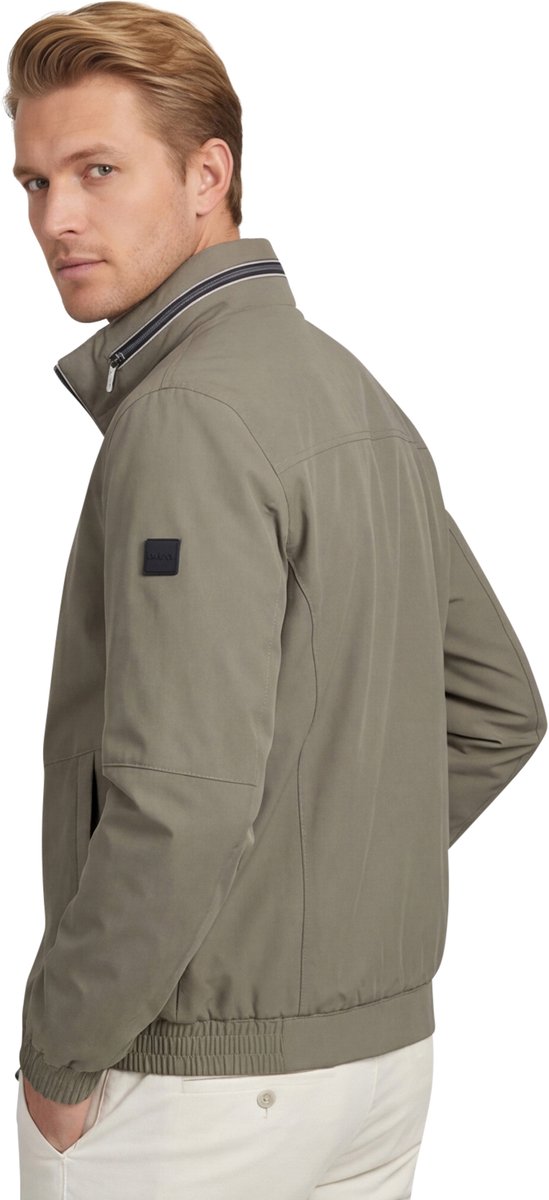 Bugatti zomerjas khaki