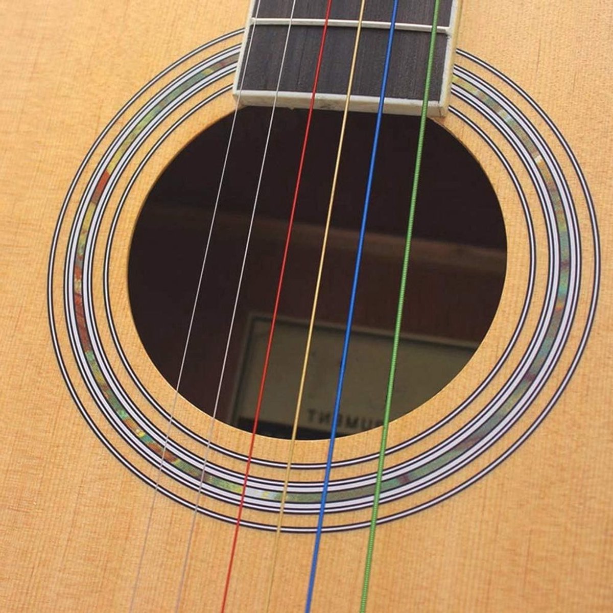 Set van 6 Gitaren Snaren, 3 Gekleurde Nylon en 3 Gekleurde Koper Gewikkelde Snaren voor Klassieke Gitaren in Diverse Maten, Ideaal voor Muzikanten en Beginners