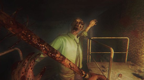 Een zombie met een verwond gezicht wordt aangevallen met een bloederige knuppel.