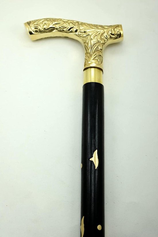 Zwarte wandelstok met goudkleurig T-vormig handvat met bloemenpatroon en gouden versieringen.