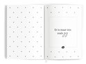 Open boek met stippenpatroon en tekst "Er is maar één zoals jij"