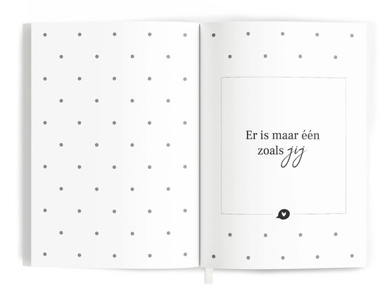 Open boek met stippenpatroon en tekst "Er is maar één zoals jij"
