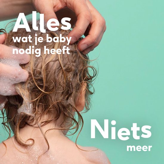 Babyhoofdje met nat haar, wordt gewassen door handen. Tekst: "Alles wat je baby nodig heeft Niets meer".