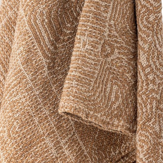Close-up van een bruin plaid met een geweven geometrisch patroon en textuur.