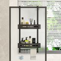 Zwart, tweedelig douche rekje. Bovenste plank met zeep en witte thee flessen. Onderste plank met zeep, lotion en witte thee flessen, 4 haakjes en handdoekhouder.