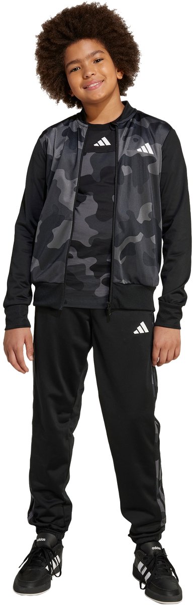 adidas Sportswear Seasonal Essential Camouflage Tricot 3-Stripes All Over Printed Trainingspak Kinderen Zwart