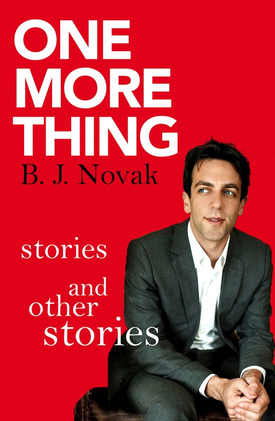 Boek 'One More Thing' door B. J. Novak, met op de rode kaft een man in grijs pak.