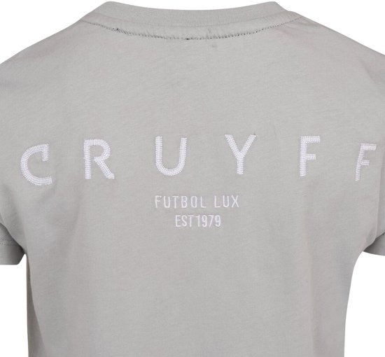 Lichtgrijze Cruyff t-shirt met
'FUTBOL LUX EST 1979' op de rug.