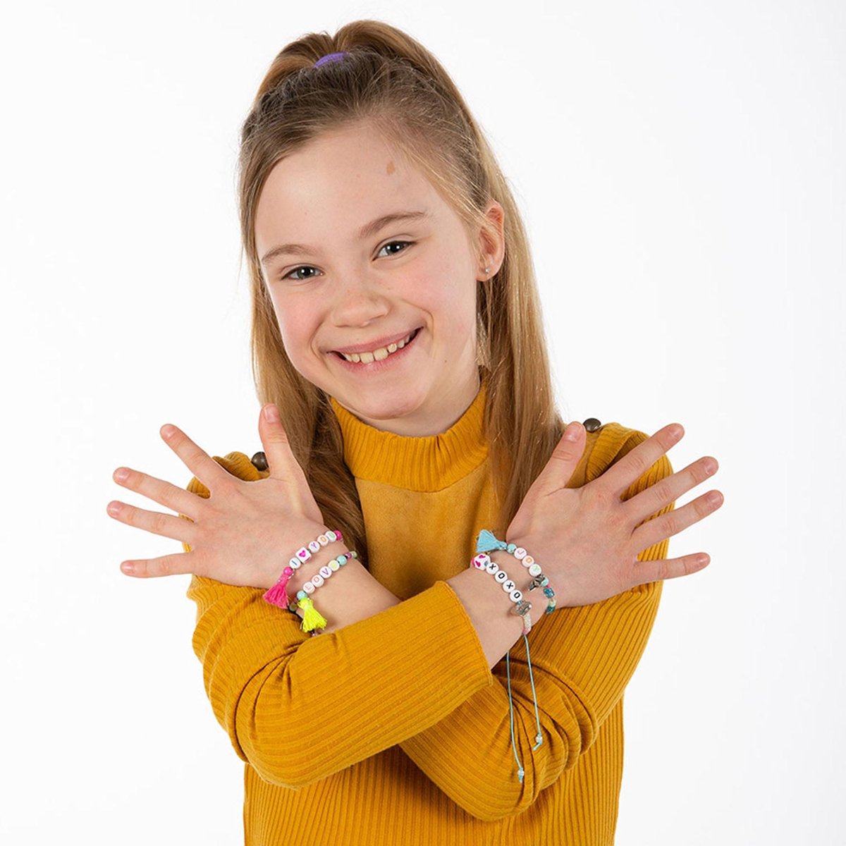 Totum 4 letter armbandjes maken - speelgoed meisjes vanaf 4 jaar - sieradenset knutselen - cadeau tip creatief vriendschaps armbandjes — afbeelding 15