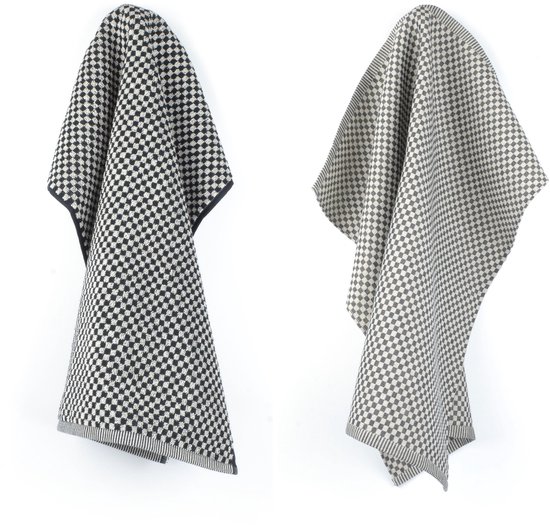 Deux torchons à motif à carreaux noir et blanc, l'un avec des accents sombres et l'autre avec des accents clairs.