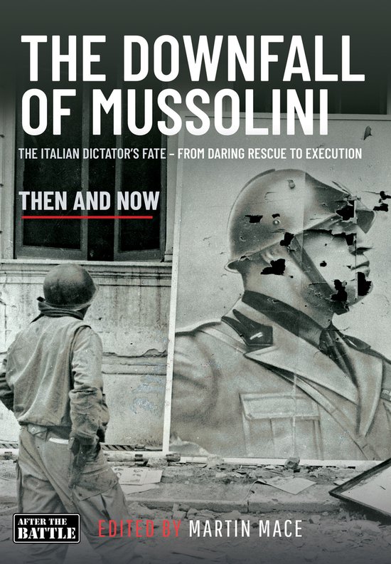 Couverture du livre "The Downfall of Mussolini". Un soldat se tient devant une grande photo en noir et blanc de Mussolini en uniforme militaire.