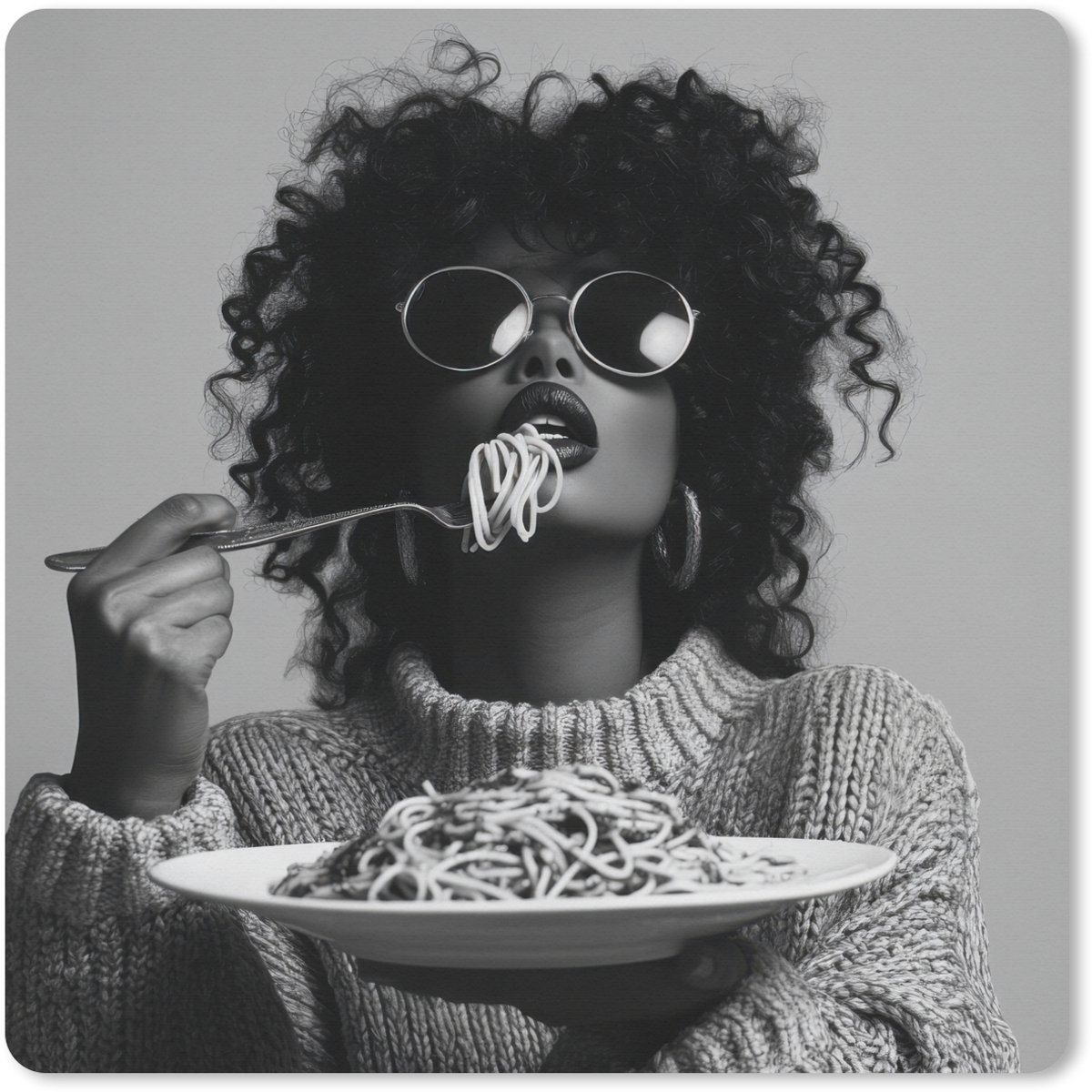 Muismat XXL 50x50 cm - Bureau onderlegger - Bureau mat Vrouw - Pasta - Zwart - Wit - Bureaumat - Gaming mousepad xl - Bureaulegger groot - Computer deskmat